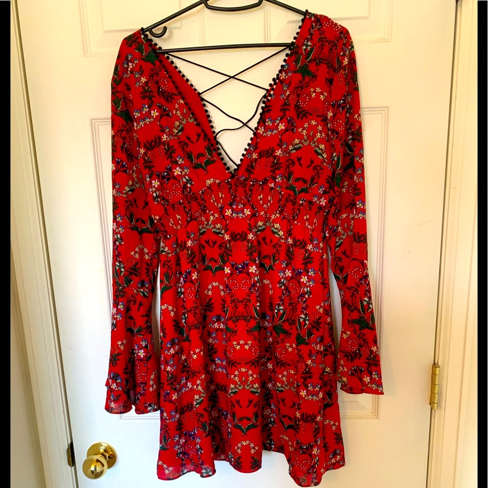 Essue dress red and black floral details size small